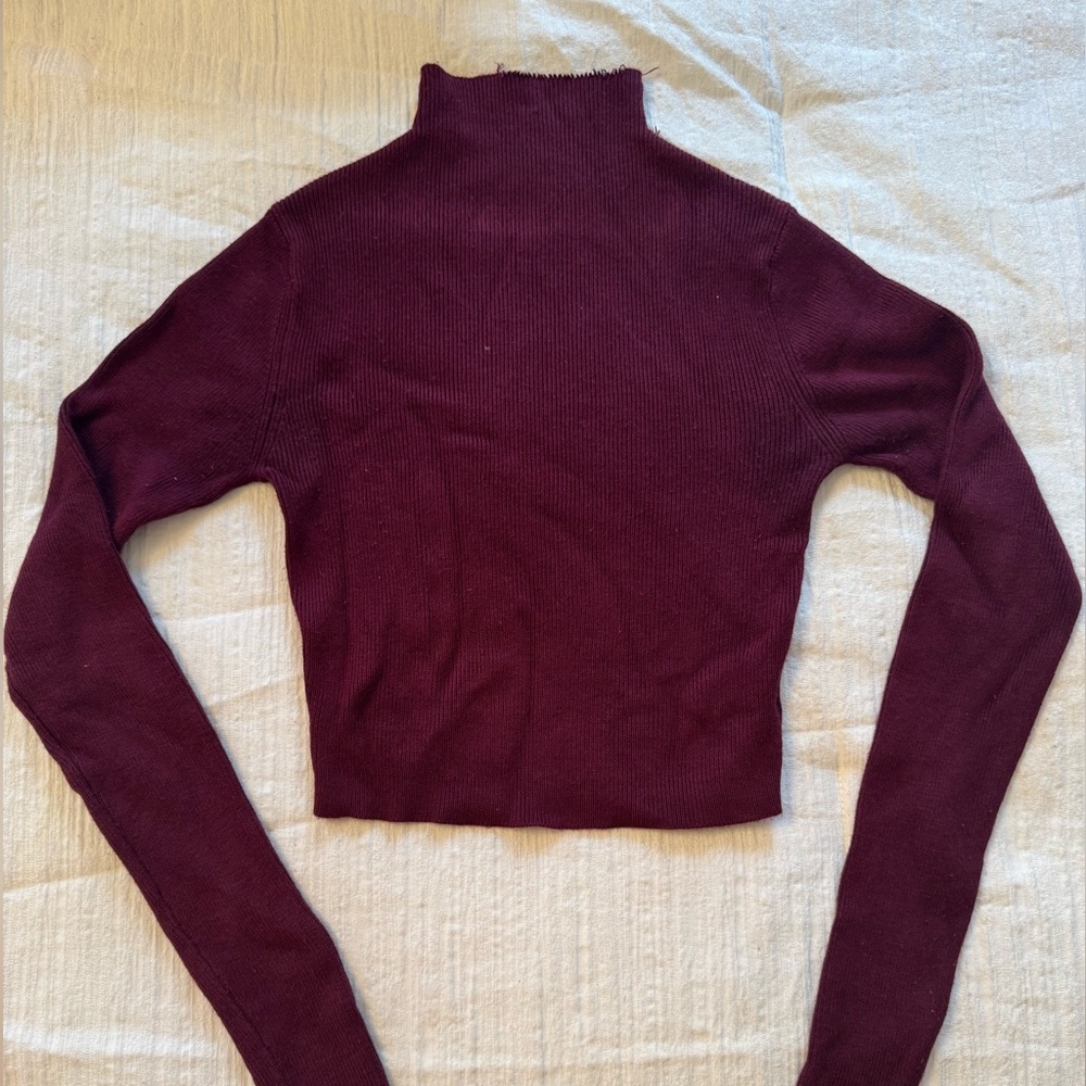 URBAN OUTFITTERS CROPPED SWEATER